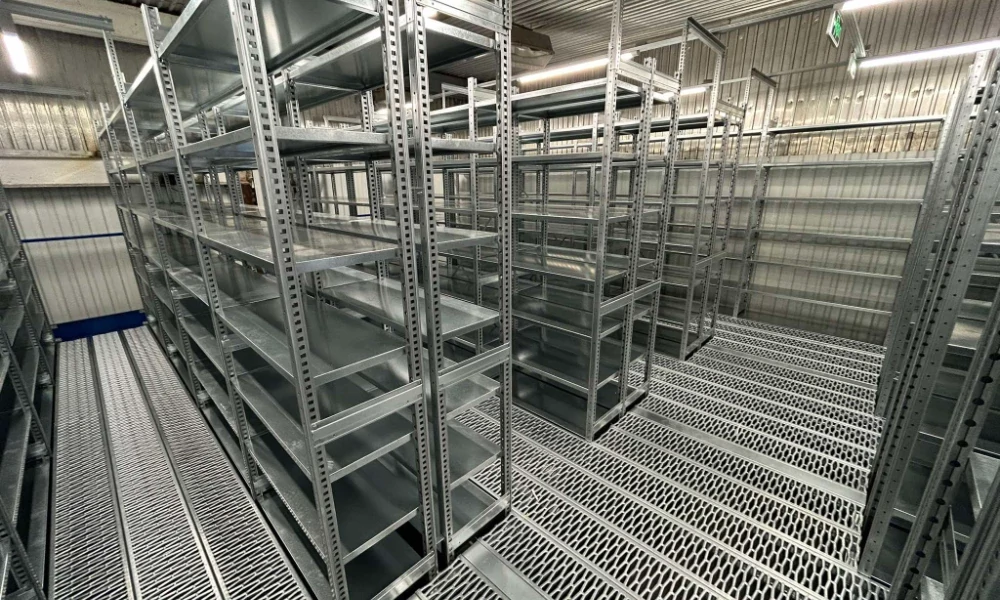 Kapcsolható raktári polcrendszer